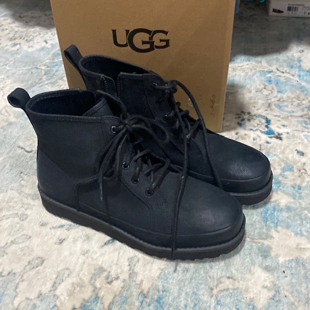 UGG size 9/EU 40